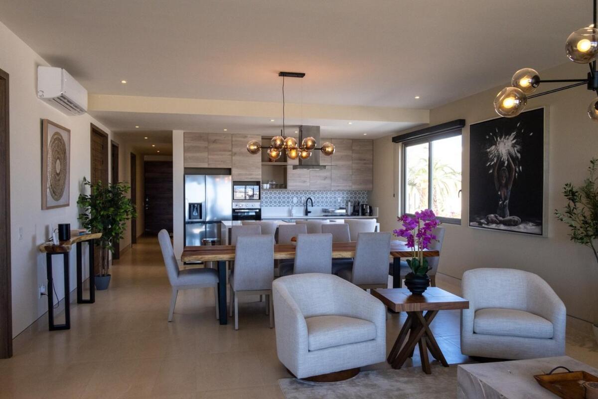 New Luxury In With Pool & Firetable Apartment *