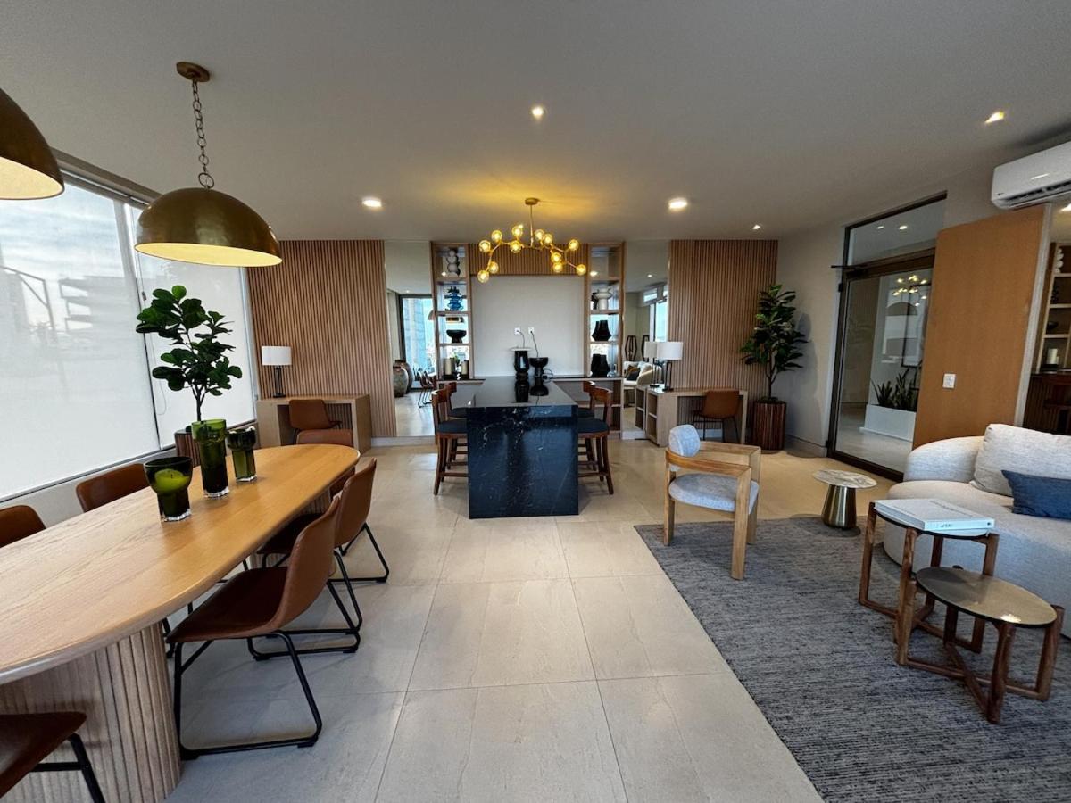 Apartment New Luxury In With Pool & Firetable *