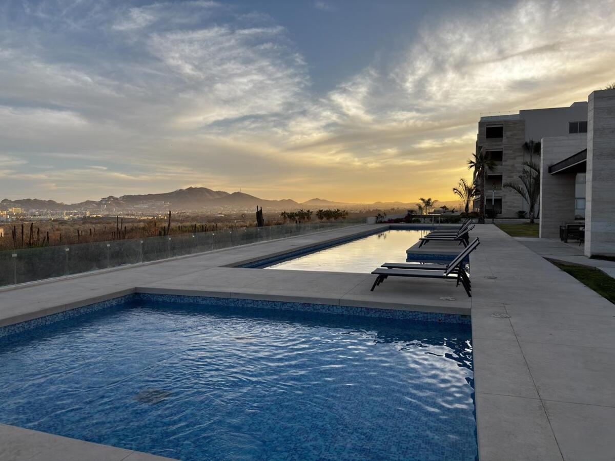 New Luxury In With Pool & Firetable