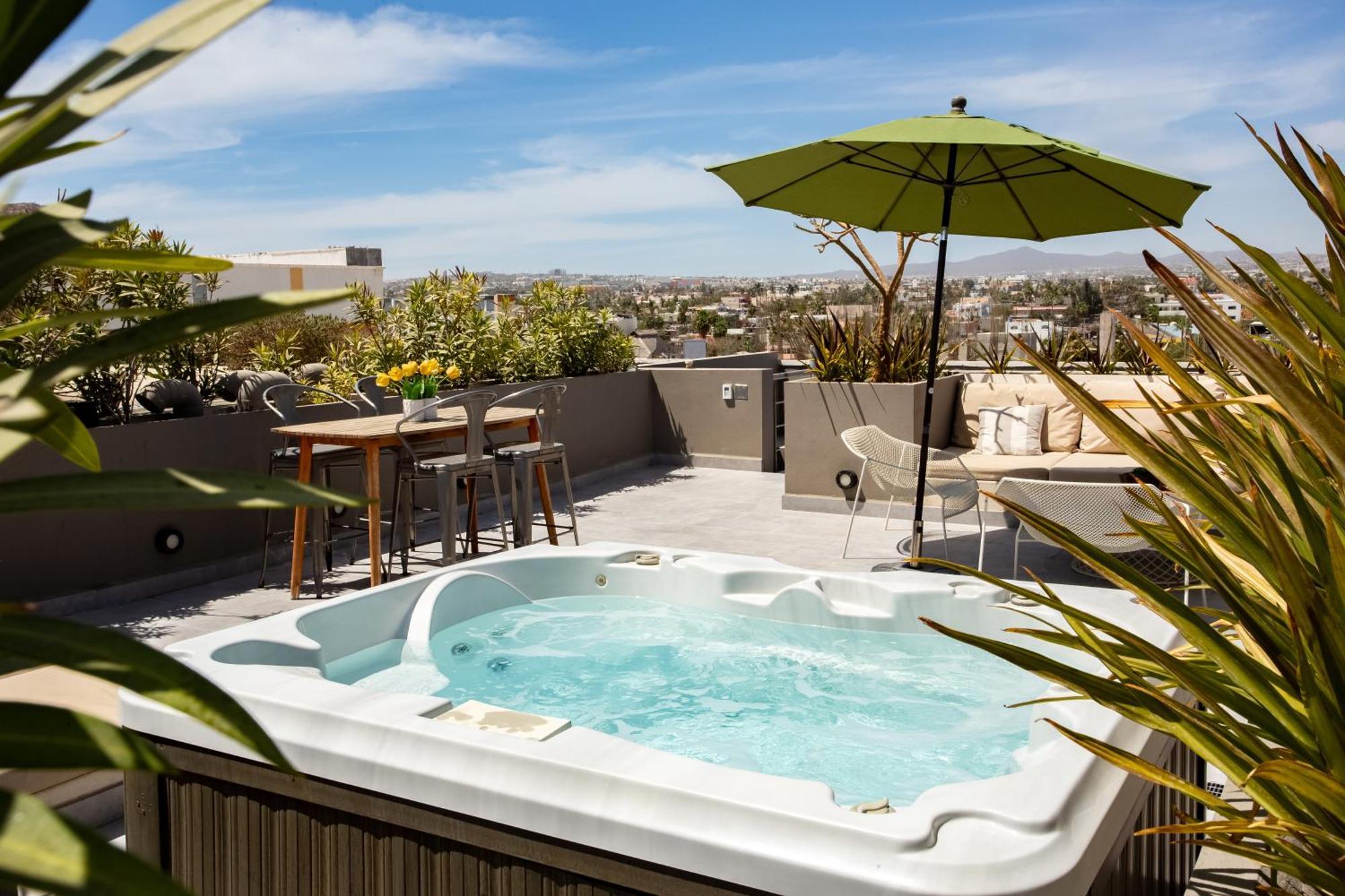 Marina 1br Sofabed Near With Private Jacuzzi Apartment