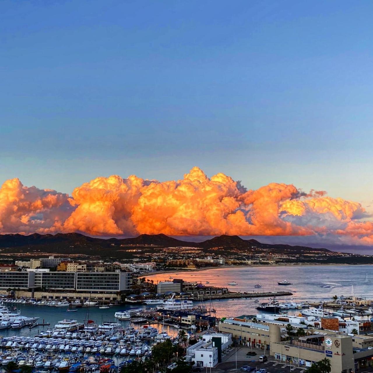 Сasa de vacaciones Hot Spot Overlooking Cabo Marina Private Terrace Cabo San Lucas