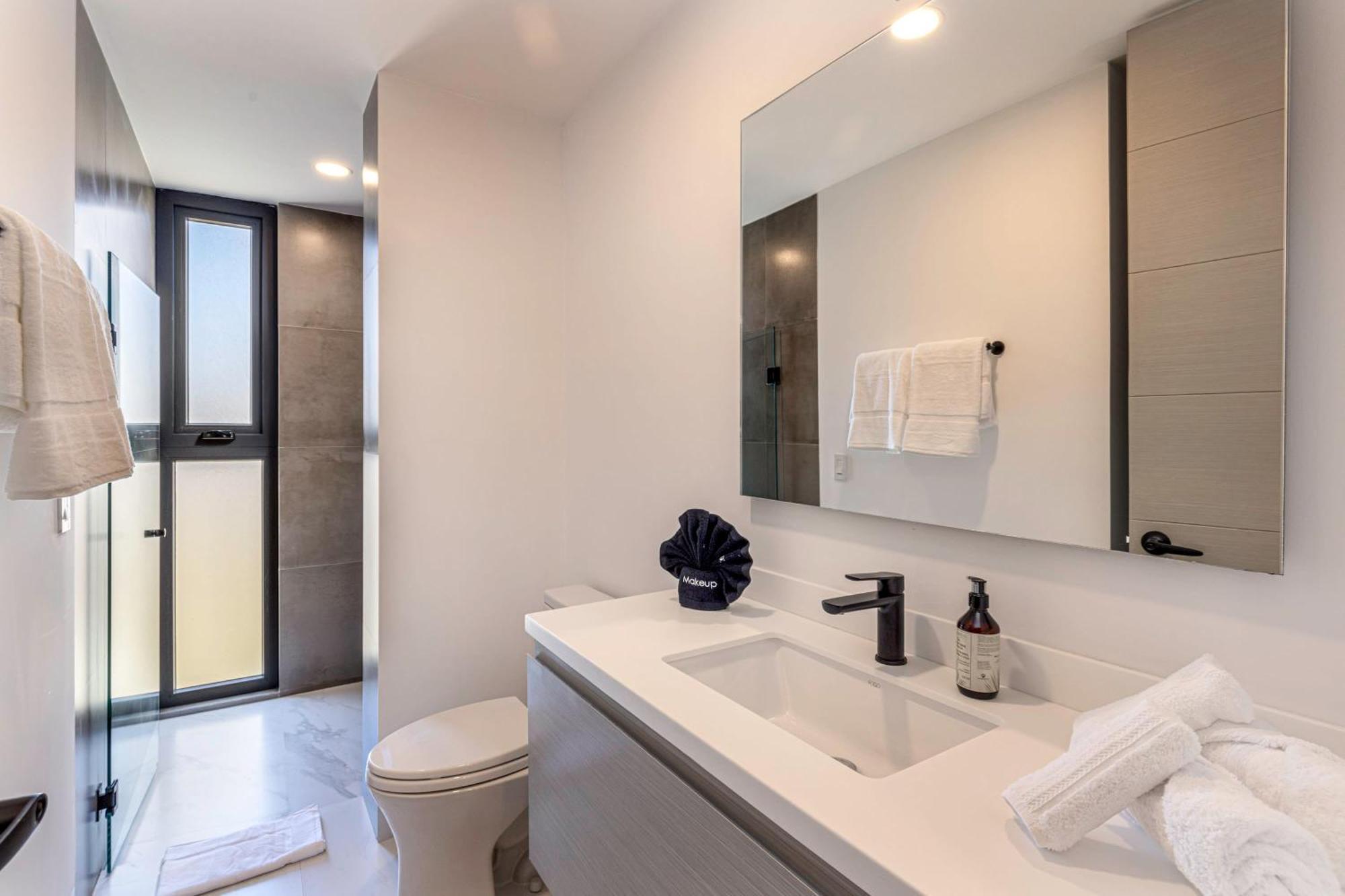 Exquisite Beachside 2 Bedroom Gym & Rooftop Pool * Cabo San Lucas