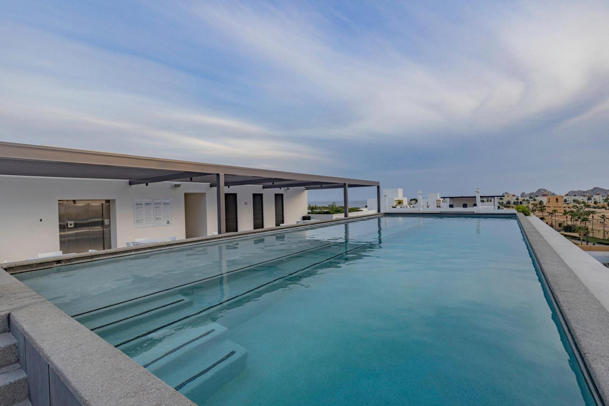 Exquisite Beachside 2 Bedroom Gym & Rooftop Pool Cabo San Lucas