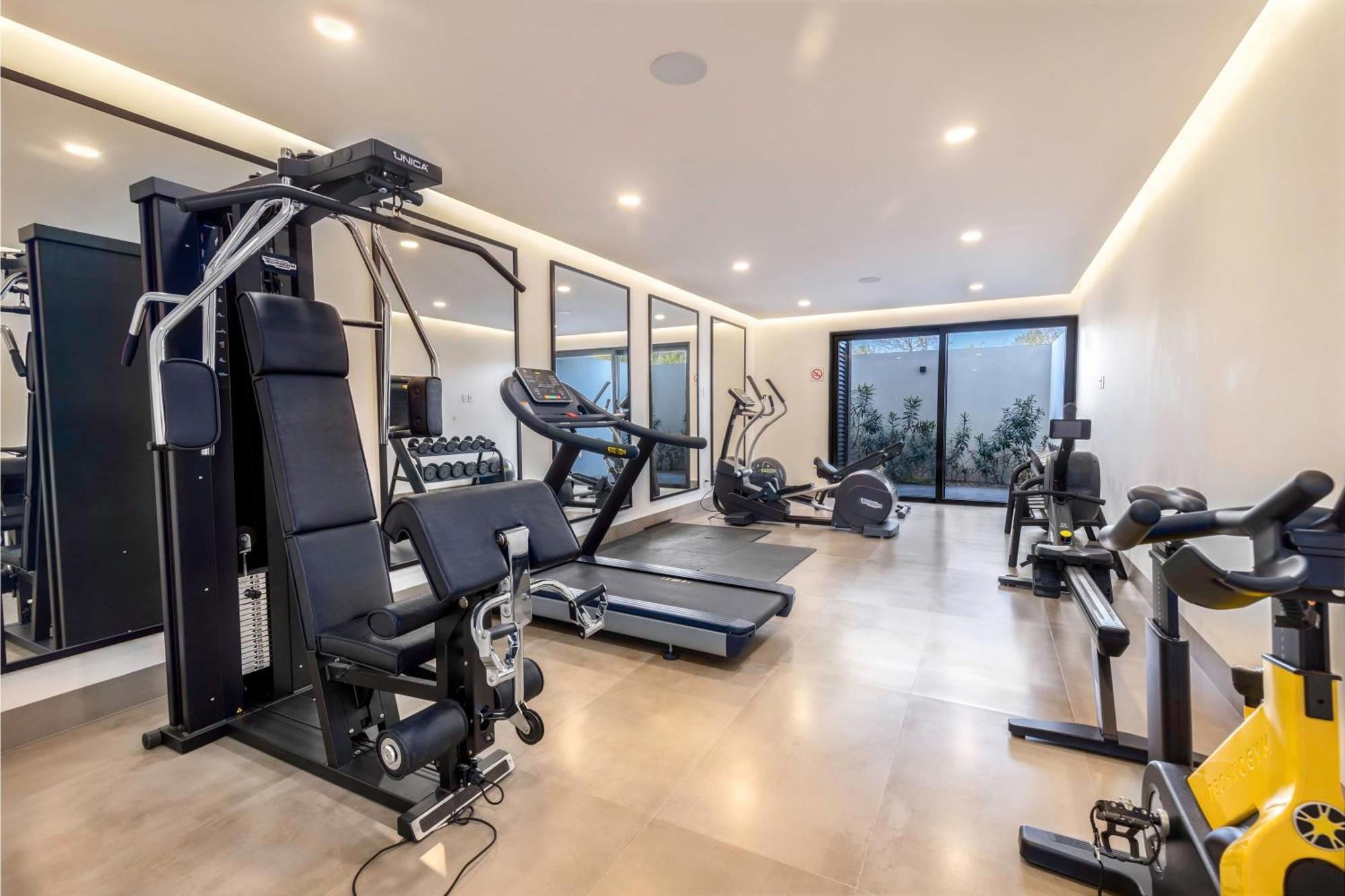 Exquisite Beachside 2 Bedroom Gym & Rooftop Pool Сasa de vacaciones Cabo San Lucas
