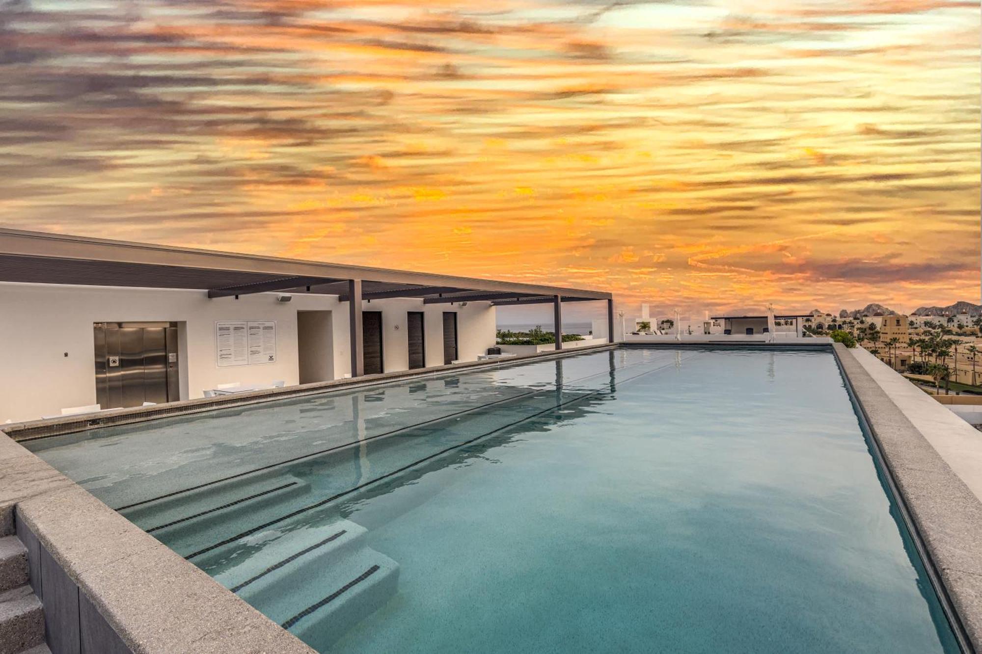 Exquisite Beachside 2 Bedroom Gym & Rooftop Pool
