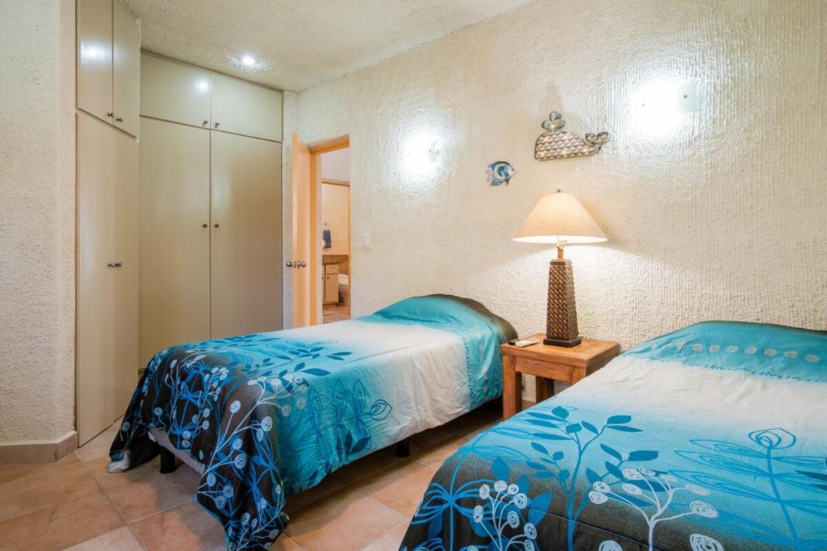Apartment Casa Del Mar- Oceanview, Walk To Dining And Beach!