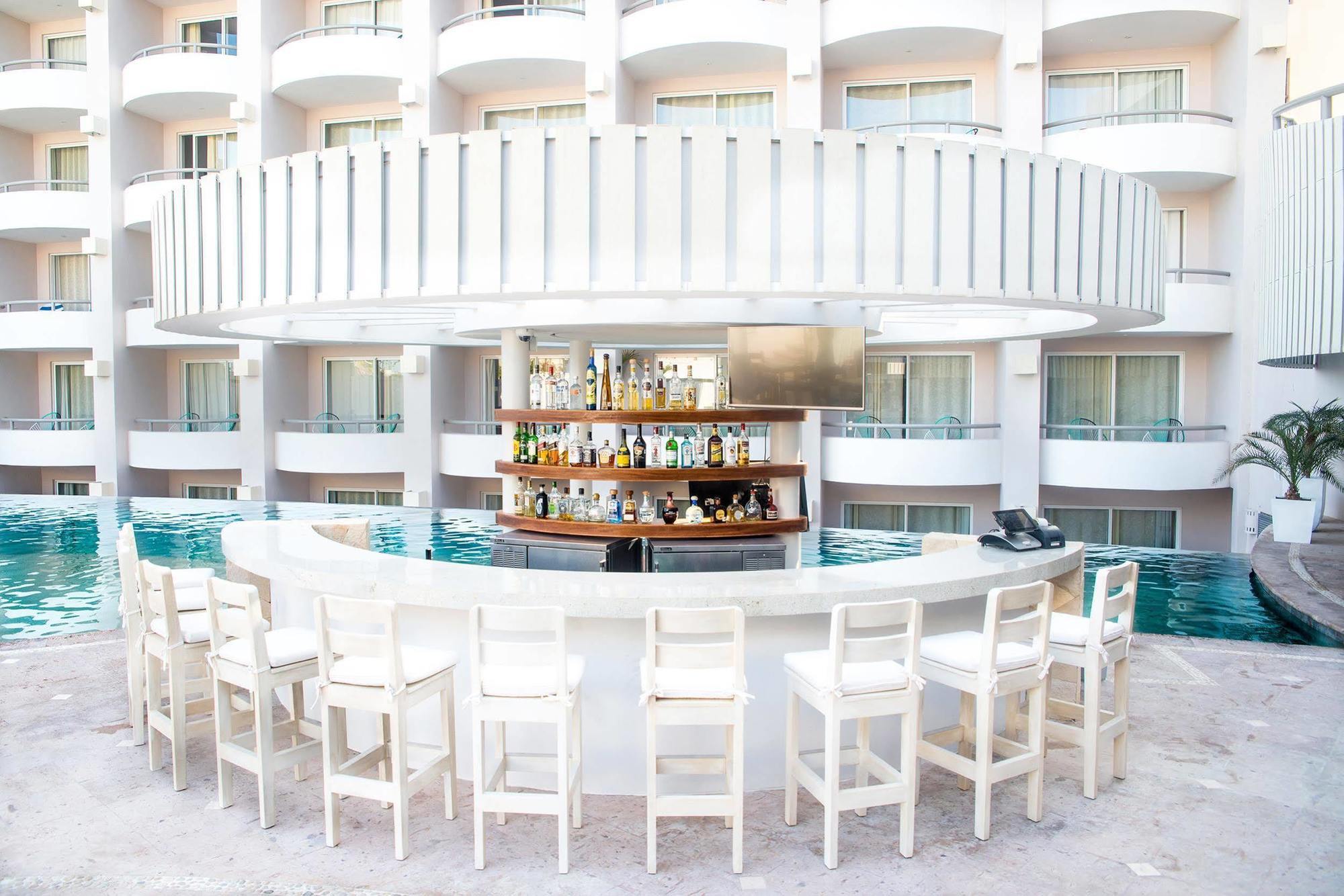 Cachet Cabo Hotel