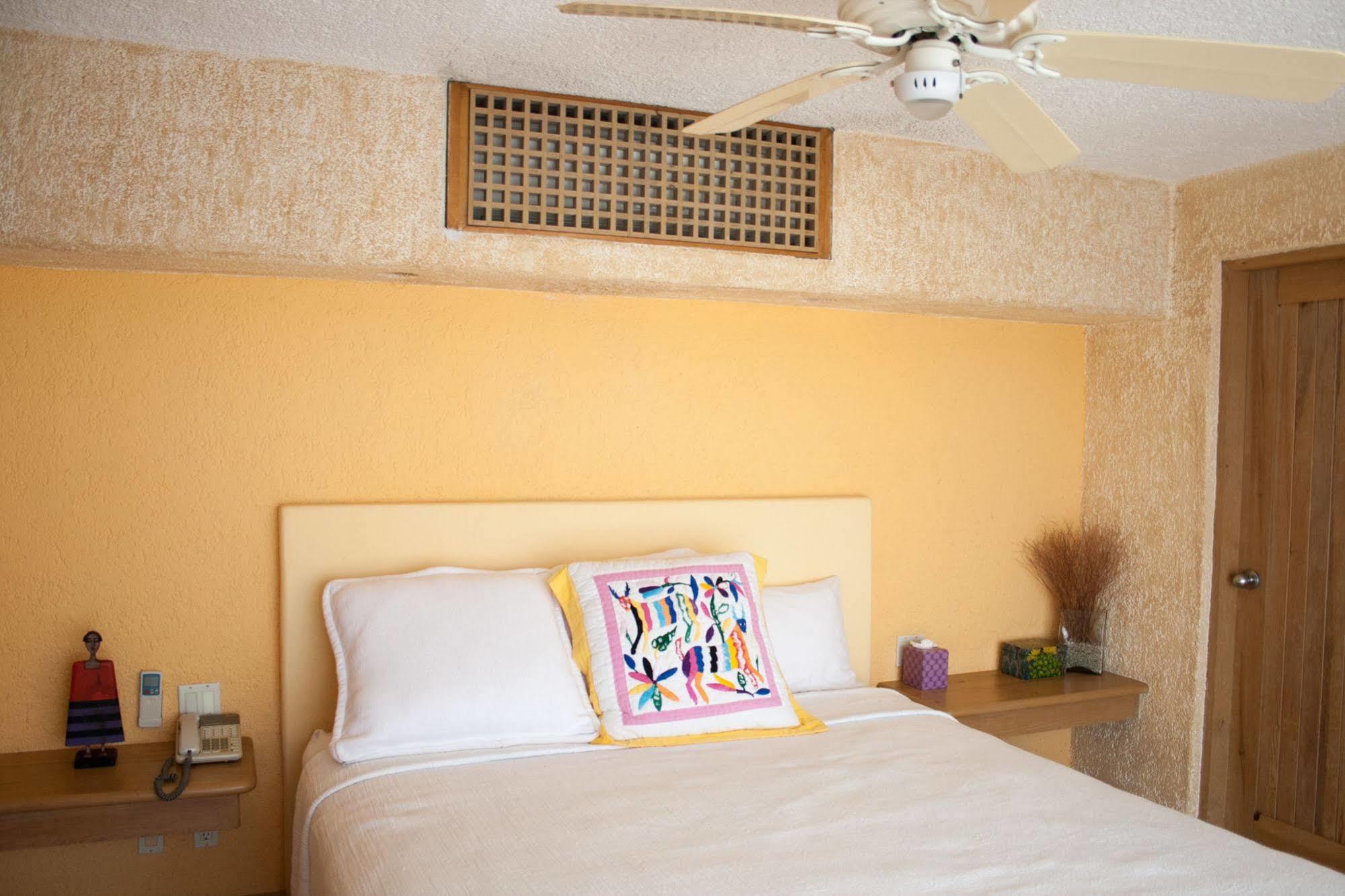 Casa De Los Gatos Hotel Cabo San Lucas