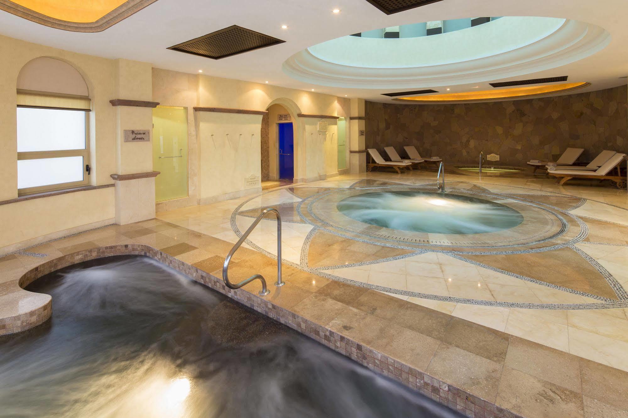 Del Arco Residences Hotel