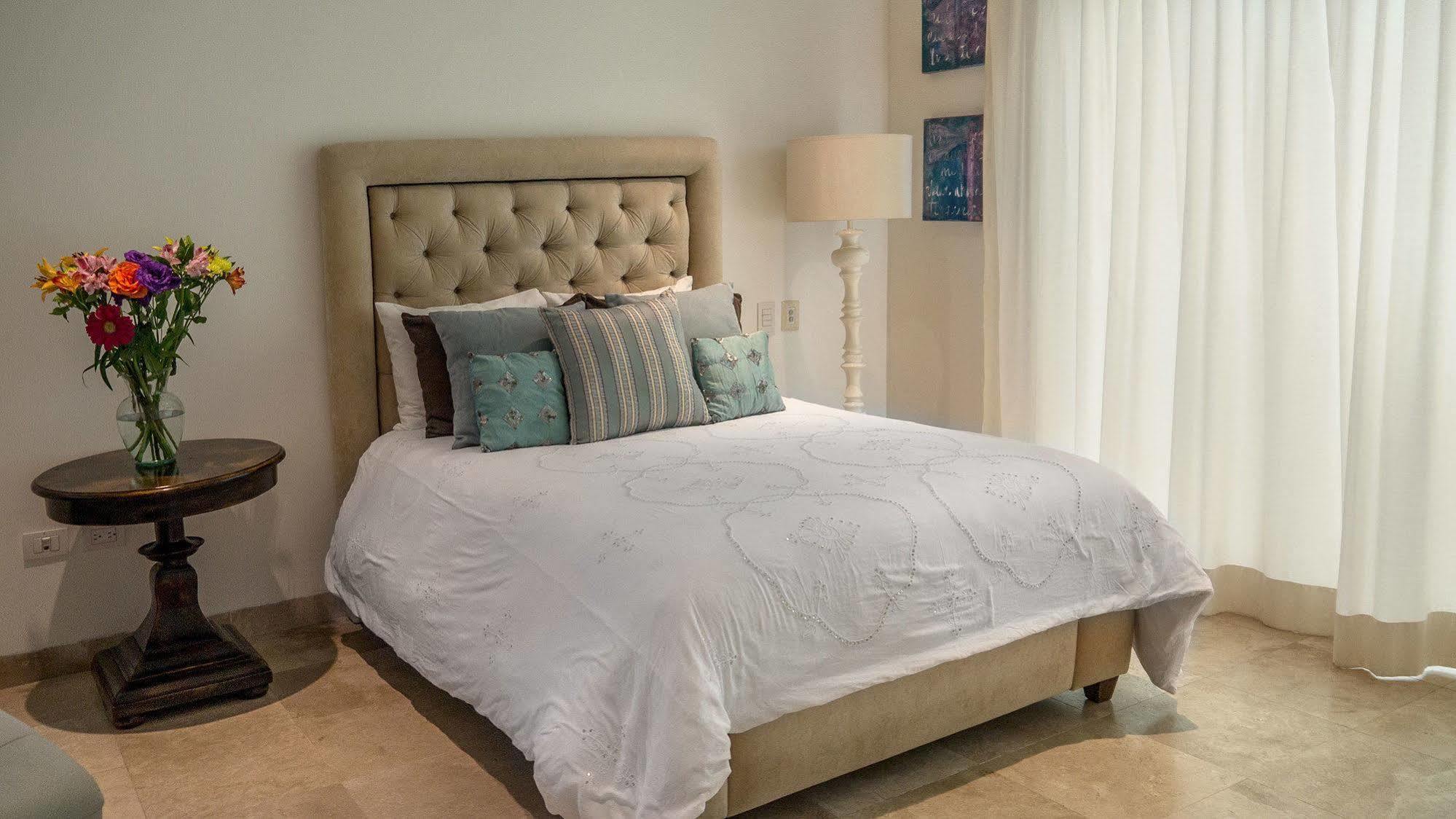 Villa Ventanas & Residences *