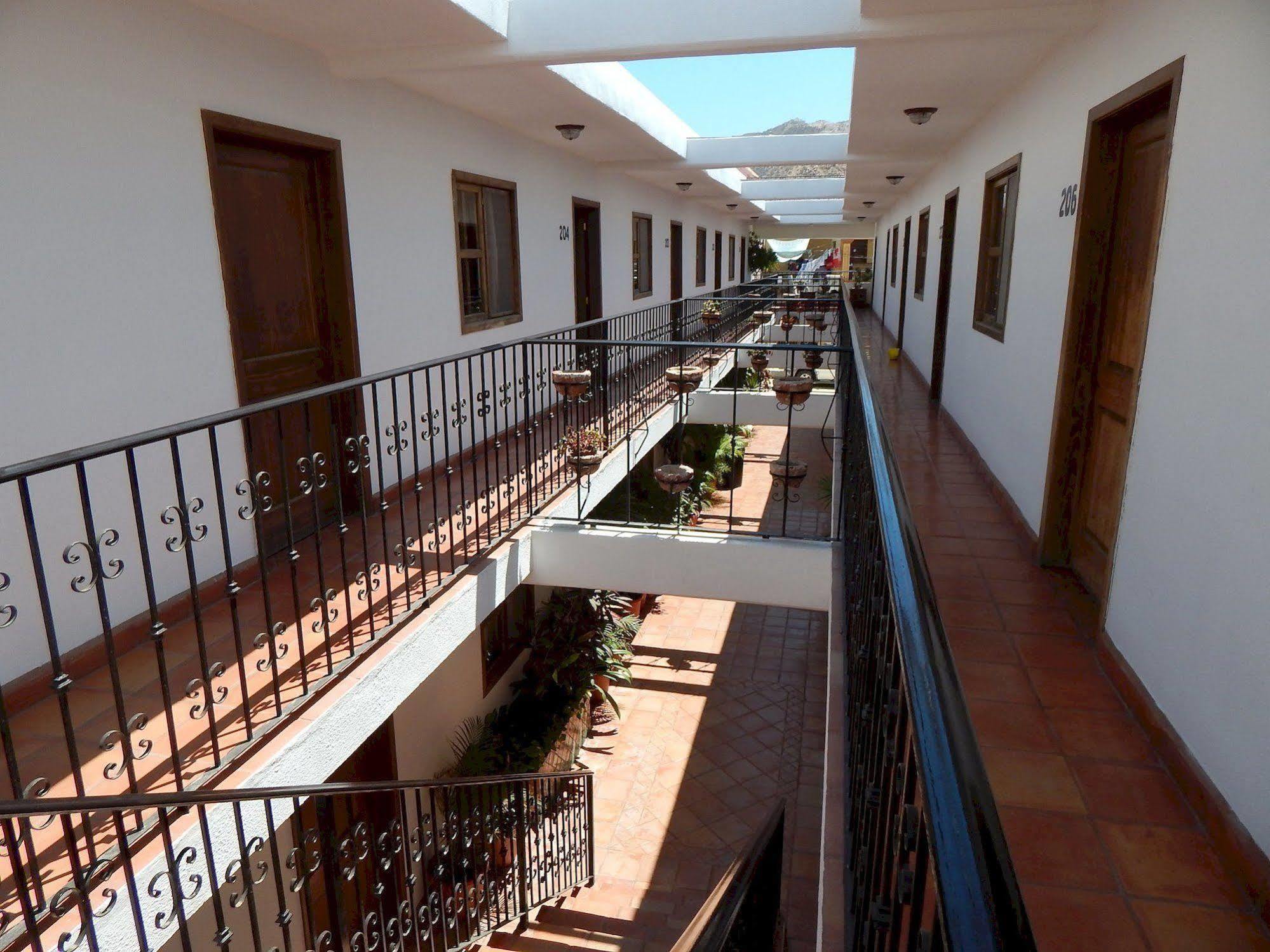 Cabo Cush Hotel 3*