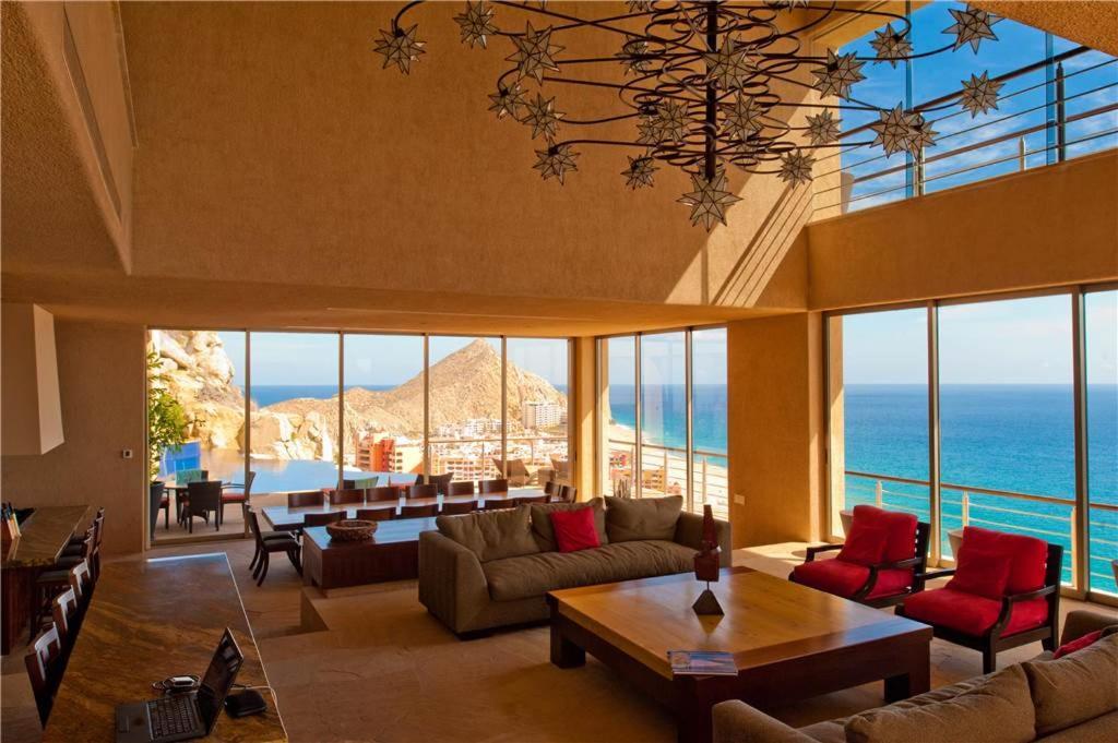 Villa Luxurious Hillside Oceanfront 8 Bedroom Bellissima *