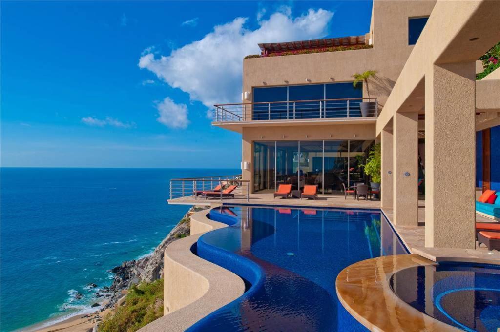 Luxurious Hillside Oceanfront 8 Bedroom Bellissima *