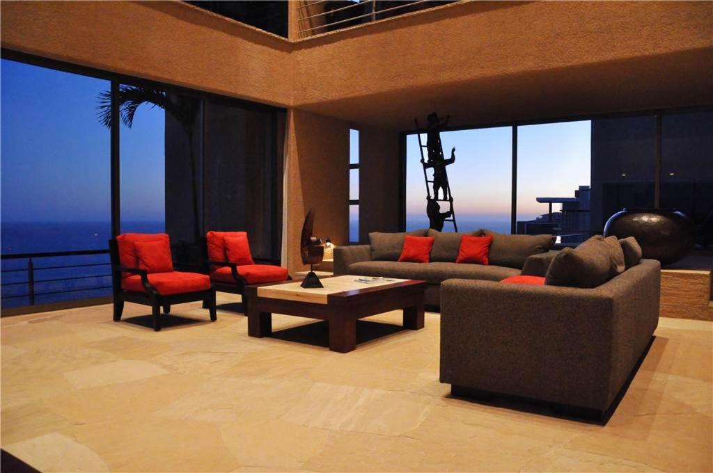 Luxurious Hillside Oceanfront 8 Bedroom Bellissima