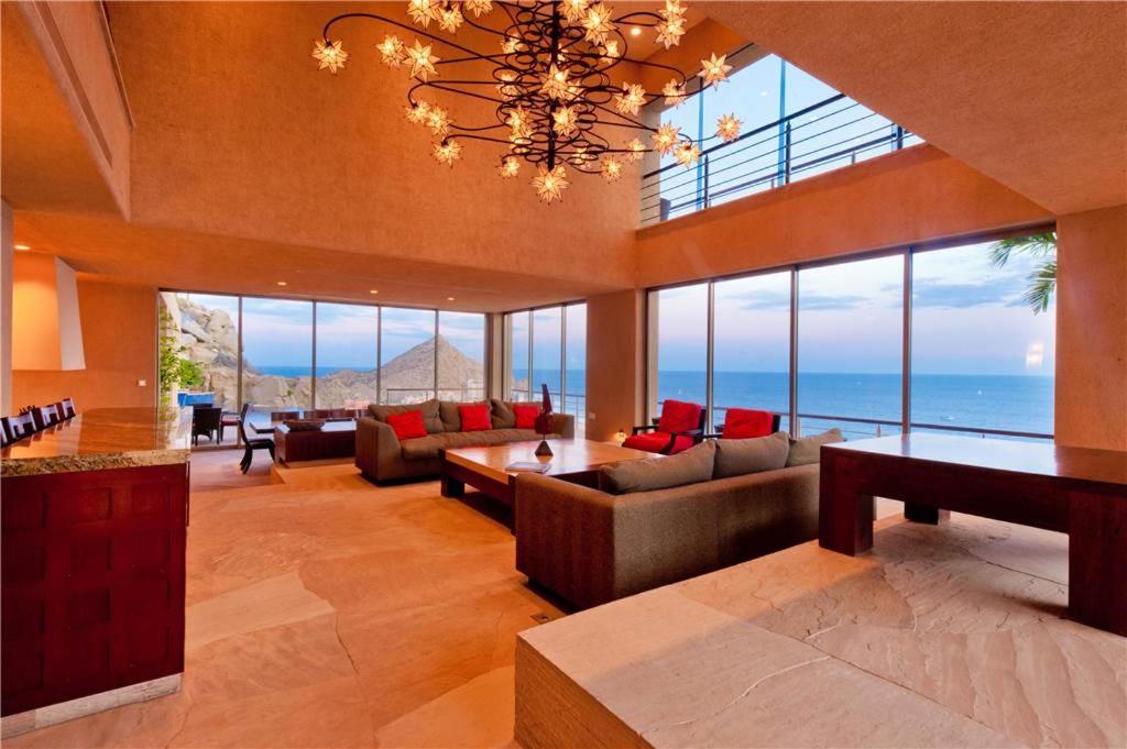 Villa Luxurious Hillside Oceanfront 8 Bedroom Bellissima
