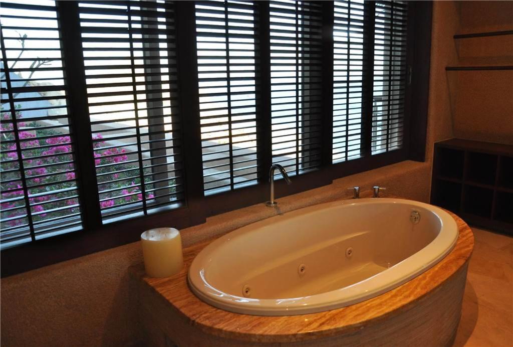 Luxurious Hillside Oceanfront 8 Bedroom Bellissima Villa *