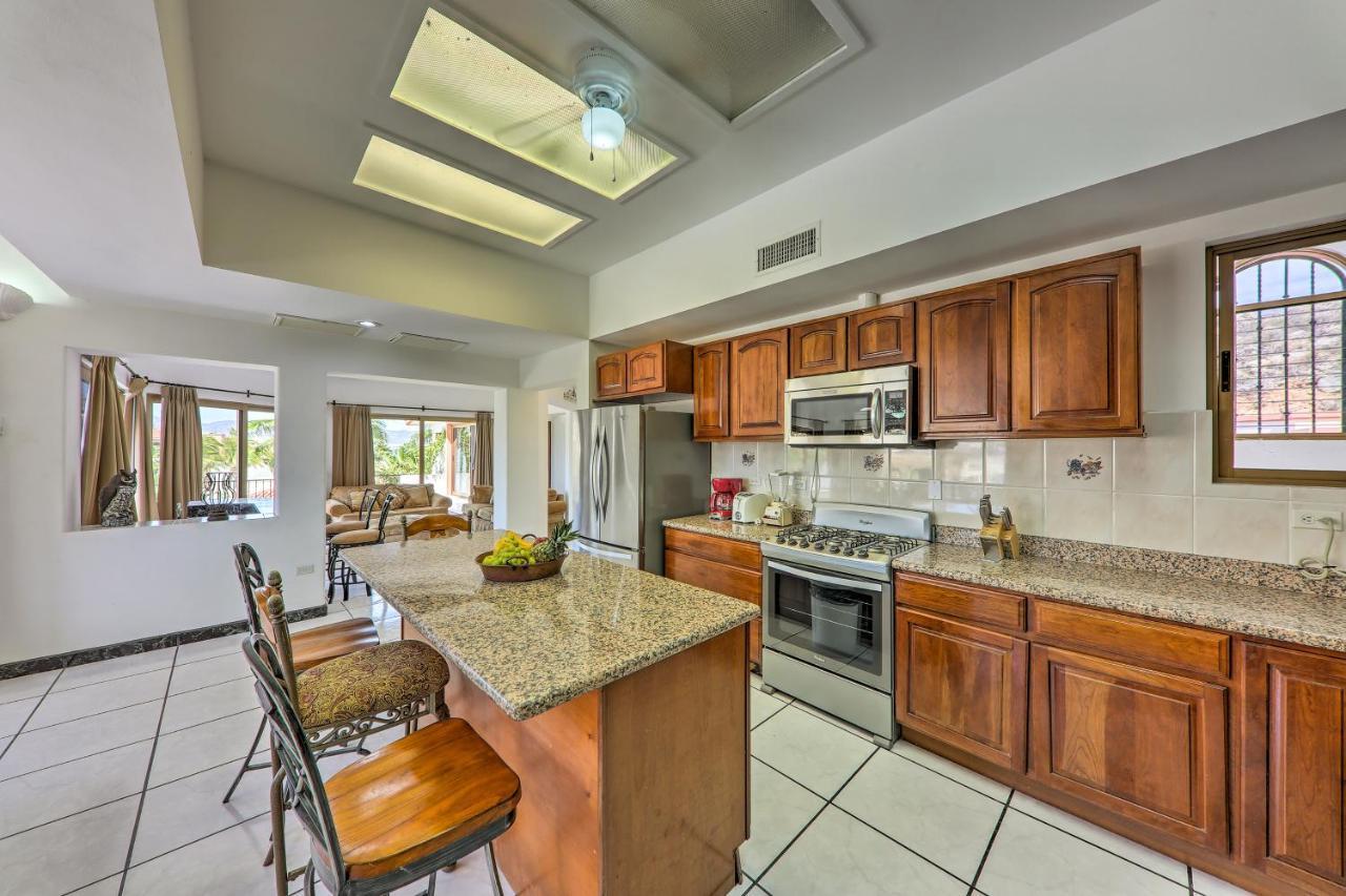 Luxe Cabo Retreat Terrace With Stunning Views! Holiday home Cabo San Lucas