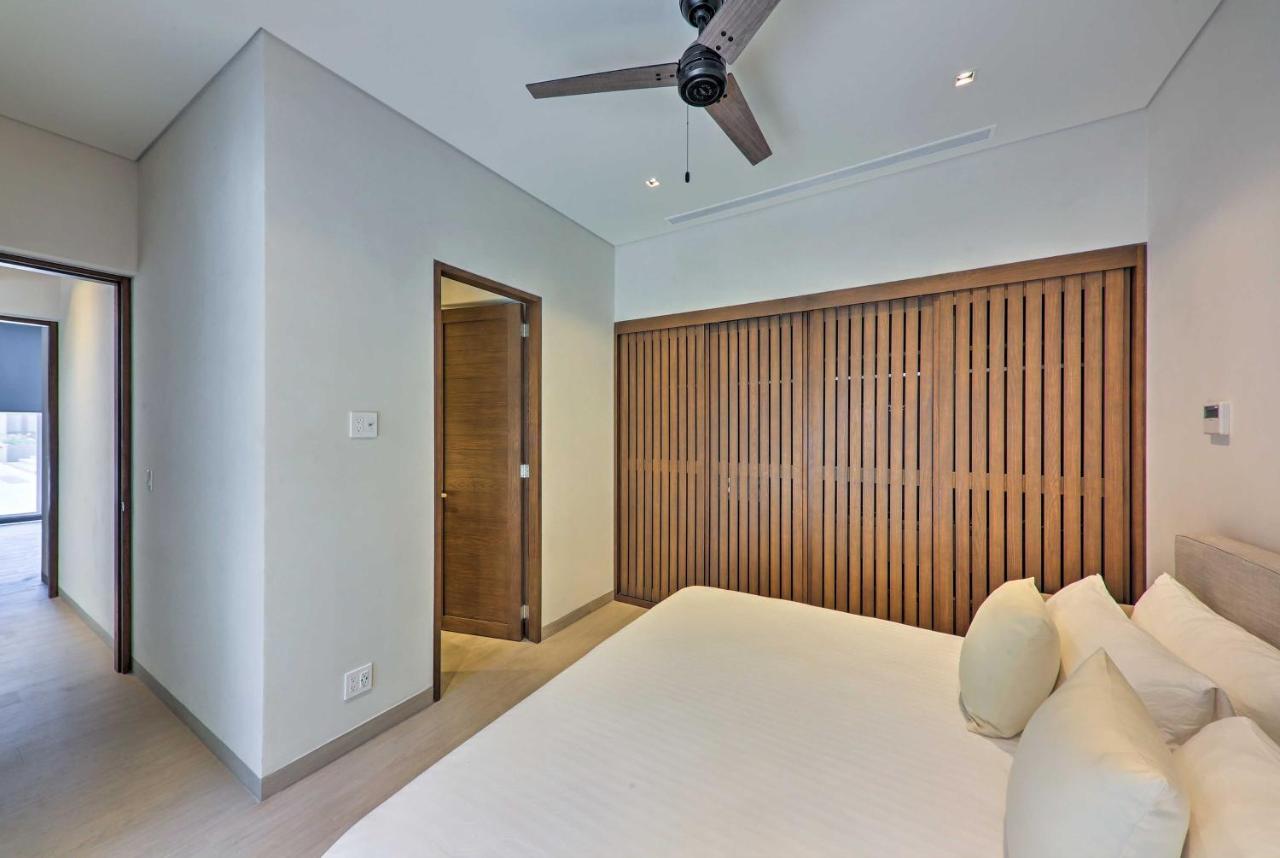 Upscale Cabo With Jacuzzi, Above Puerto Paraiso Apartment *