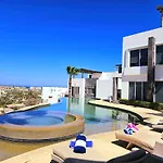 Cozy Get Away With An Incredible Marina Bay View!