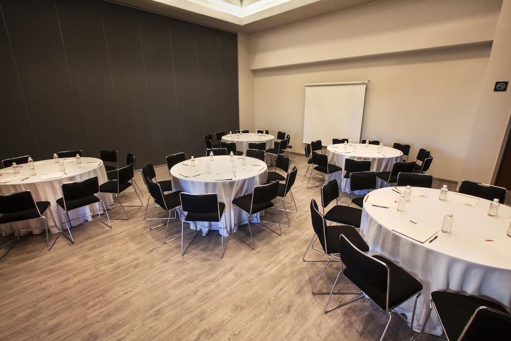 Apartahotel Express By Marriott Cabo San Lucas