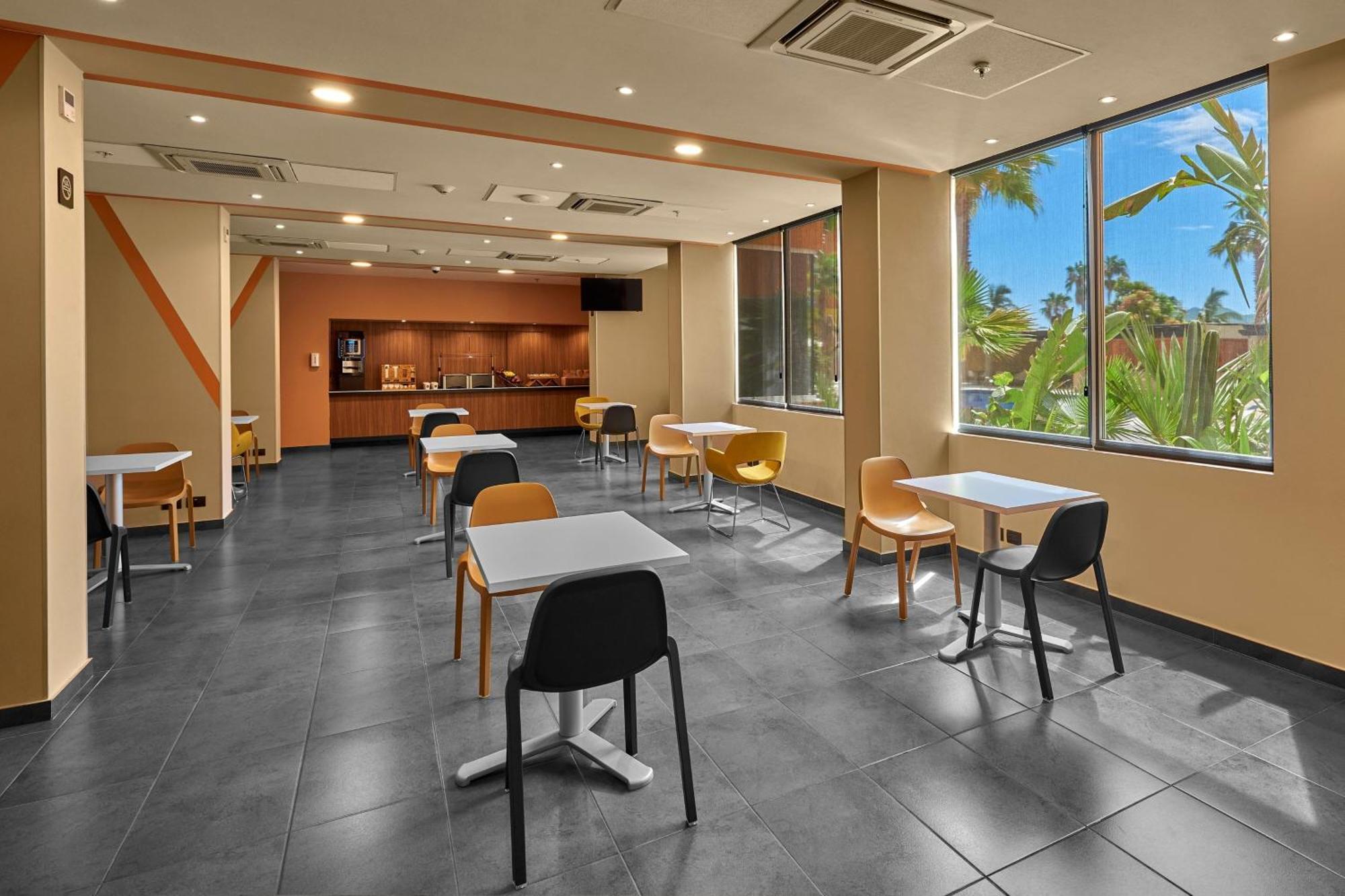 Express By Marriott Apartahotel