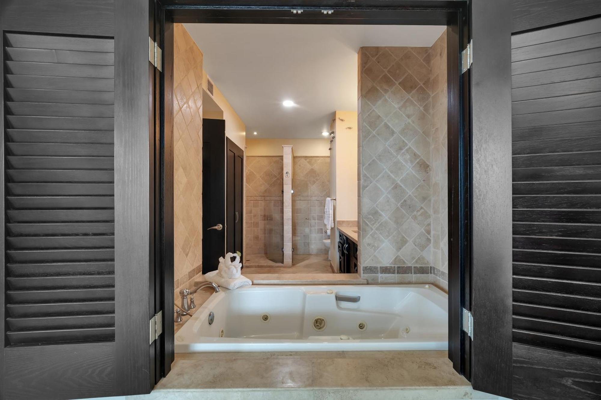 Upgrade Your Vacation In Style-exclusive Poolside Condo! Cabo San Lucas