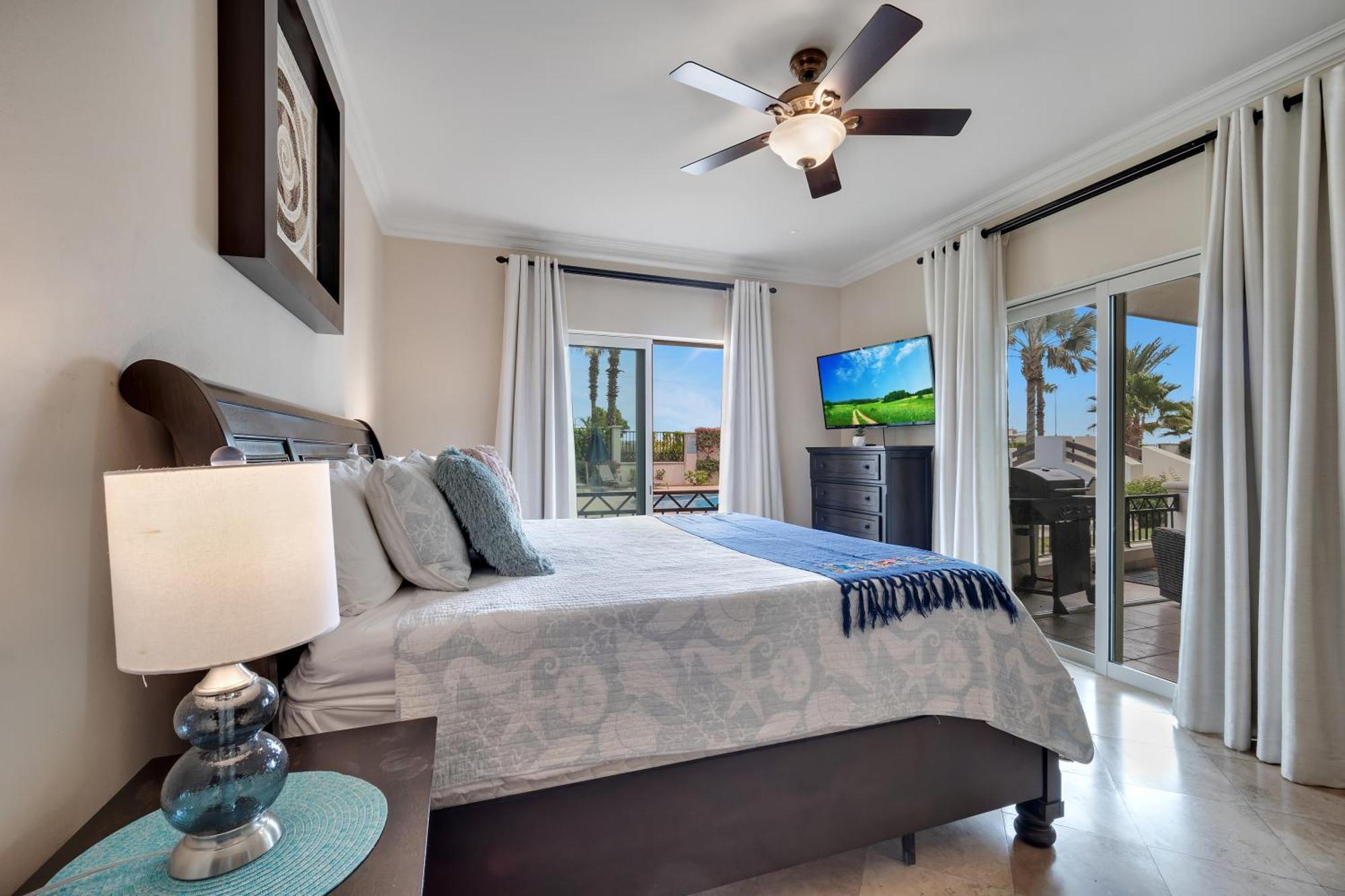 Apartment Upgrade Your Vacation In Style-exclusive Poolside Condo! *