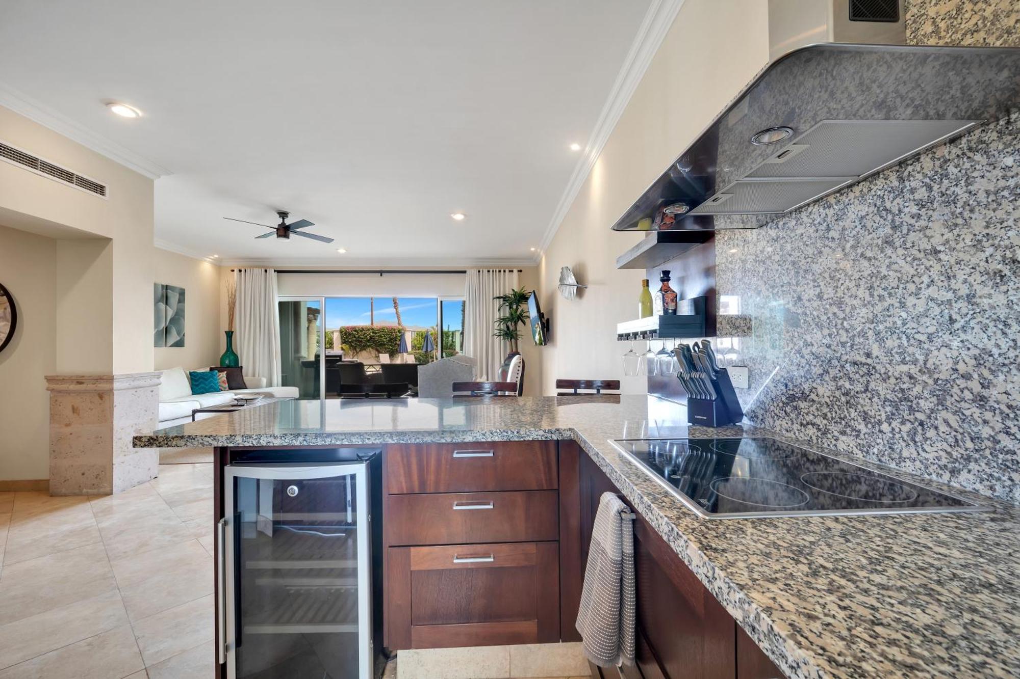 Upgrade Your Vacation In Style-exclusive Poolside Condo! Apartment *