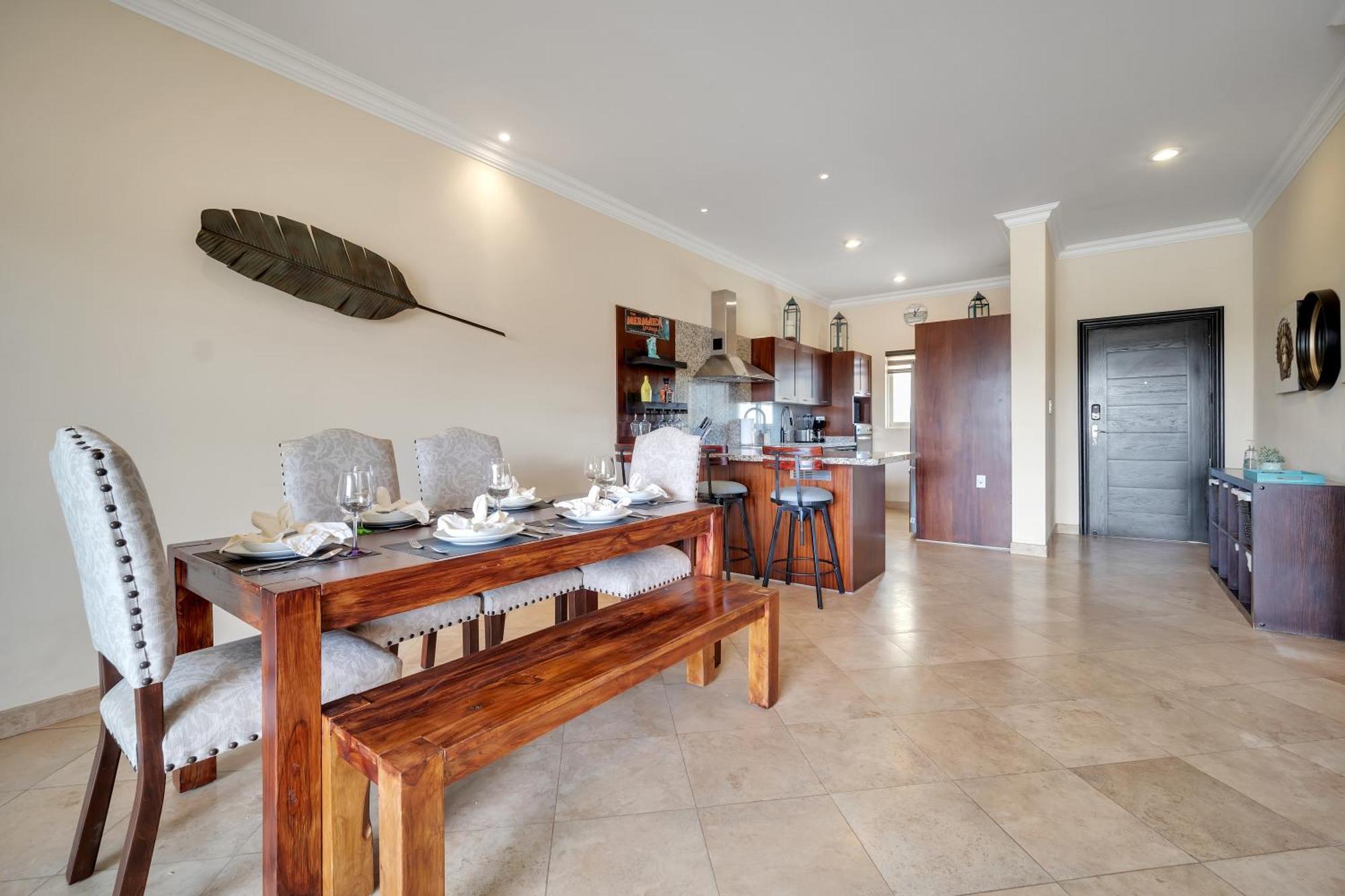 Apartment Upgrade Your Vacation In Style-exclusive Poolside Condo!