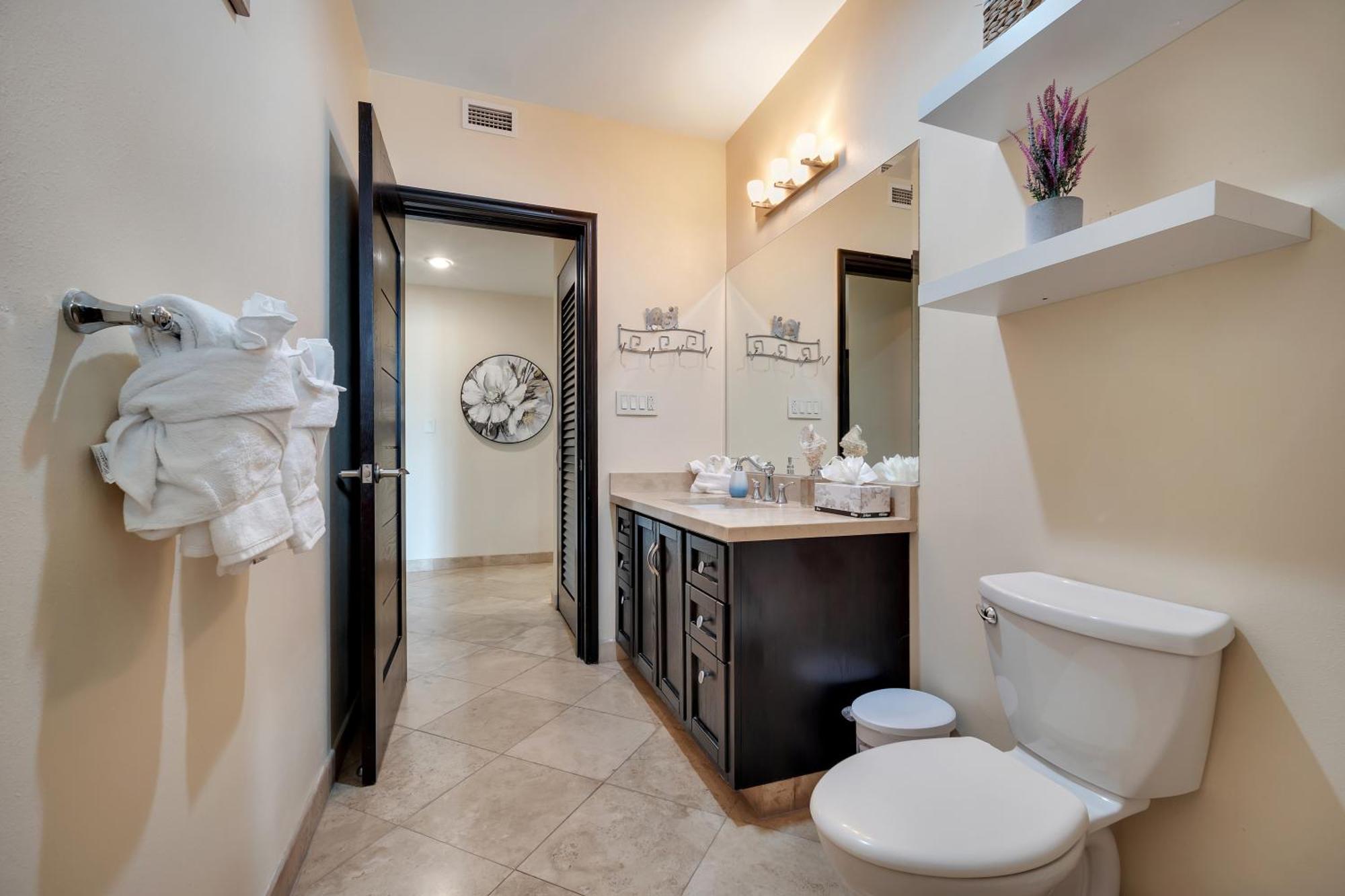 Apartment Upgrade Your Vacation In Style-exclusive Poolside Condo!
