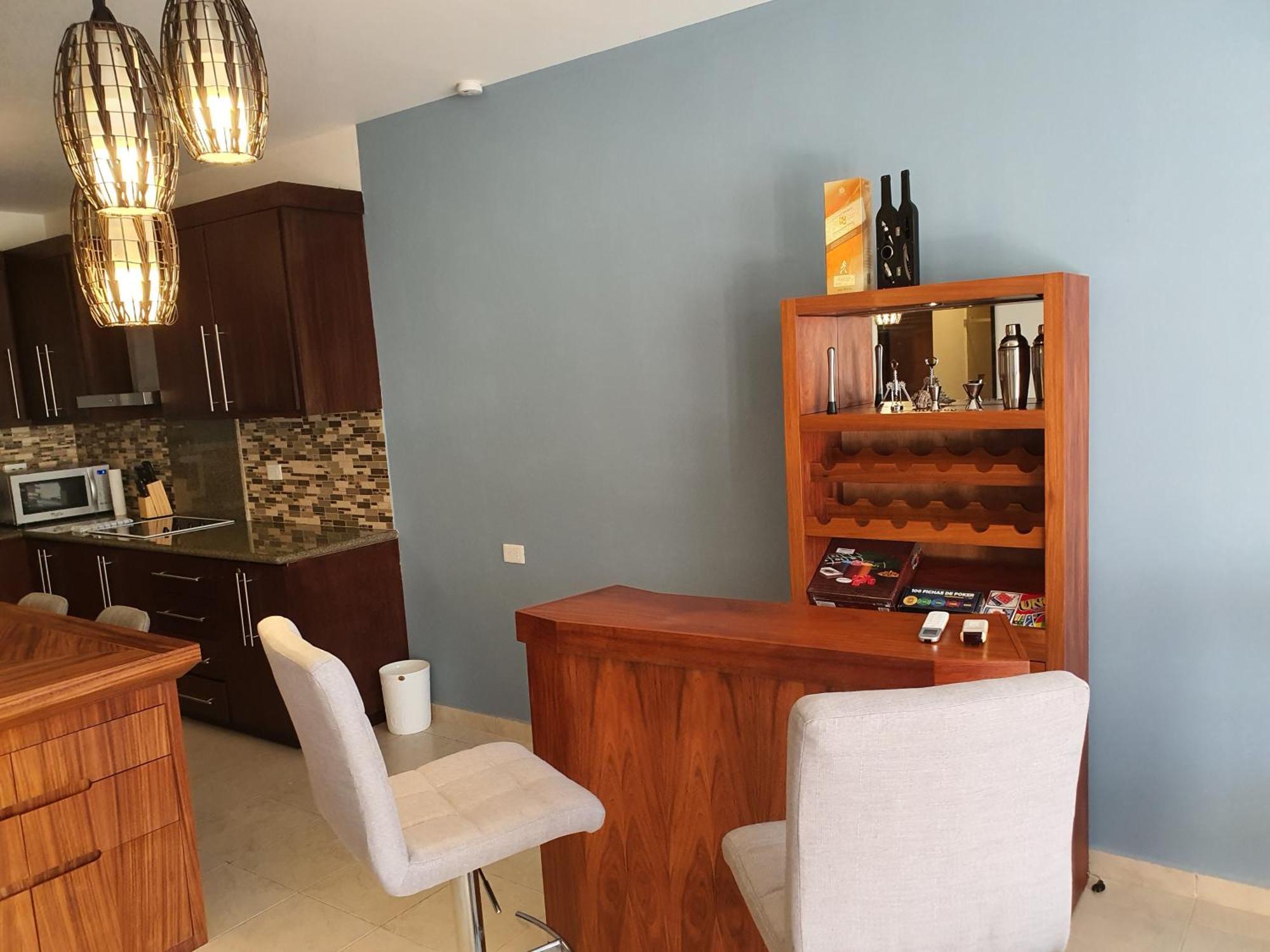 Bliss Retreat, Renovated With Rooftop Pool, Grill, And Game Night Vibes! Apartment *