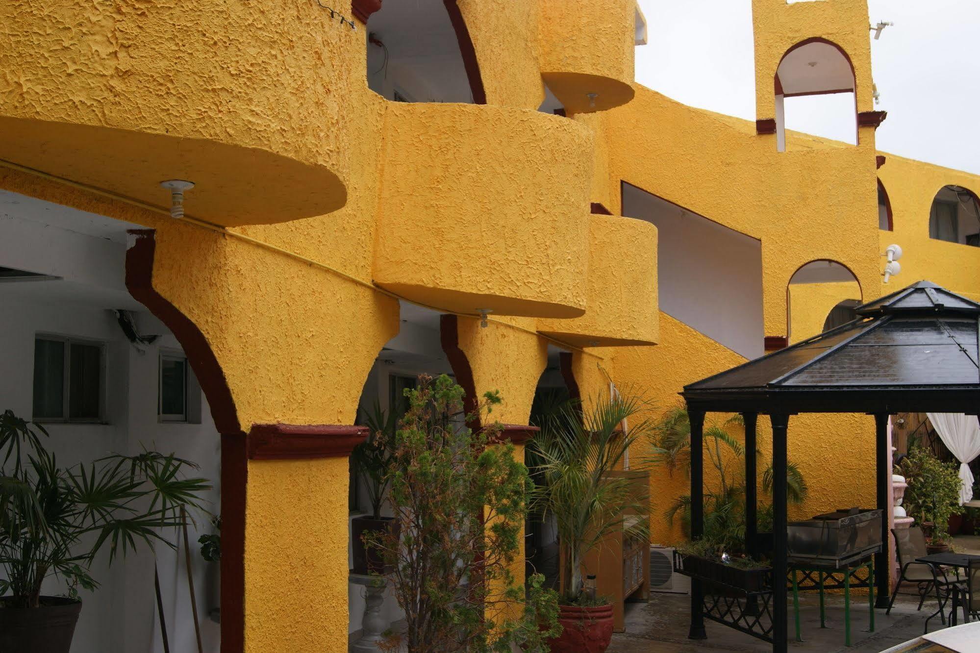 Hotel Capital O Dos Mares,