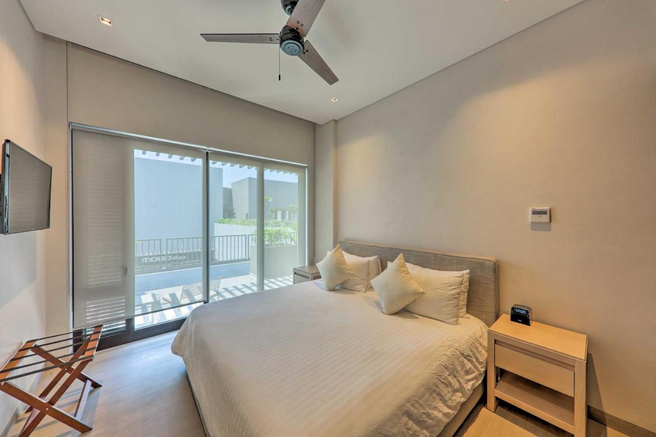 Upscale Cabo With Jacuzzi, Above Puerto Paraiso Apartamento *